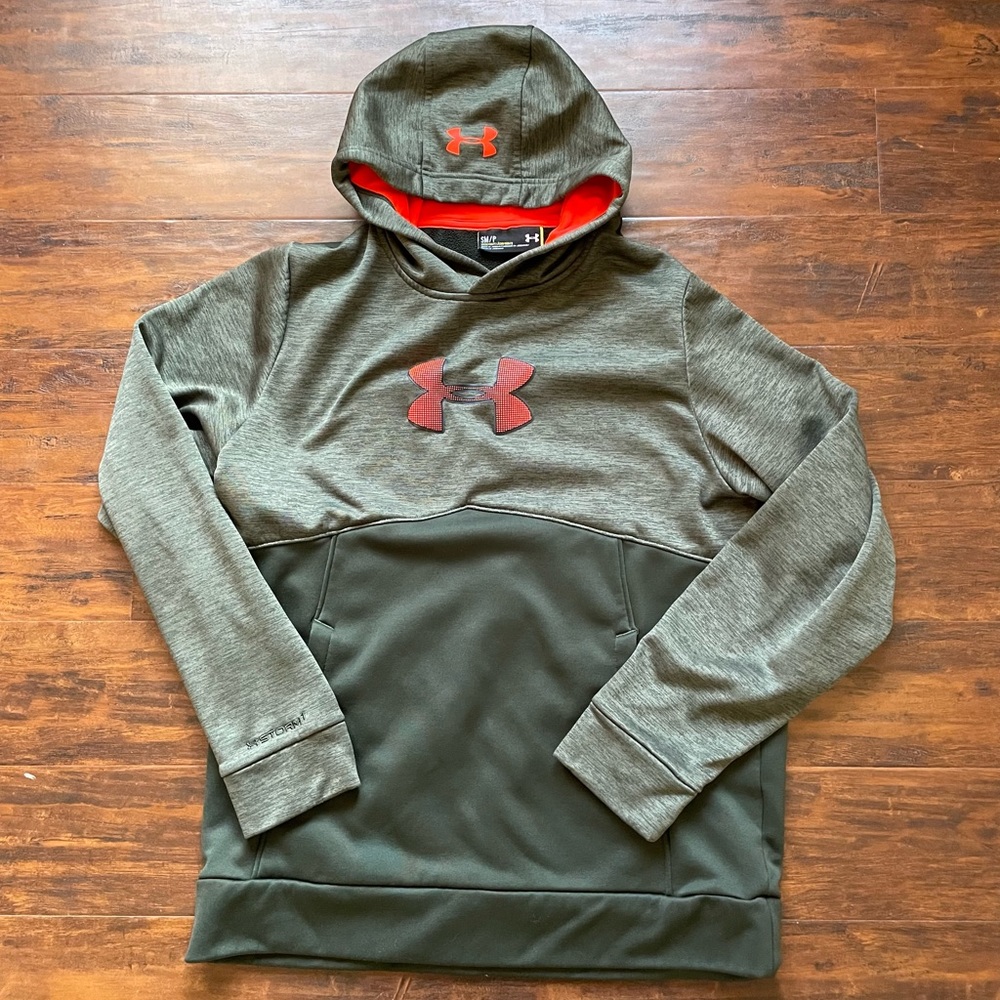 S - Loose fitting hoodie